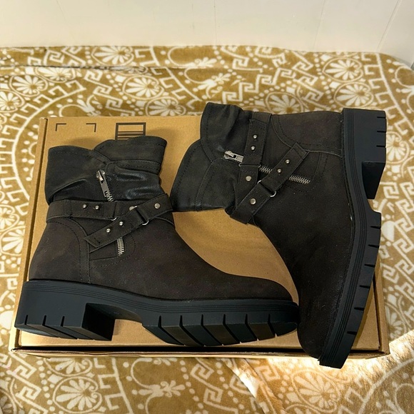 Ruiee Women's Ankle Boots Combat Boots, Comfy Low Heel Side Zipper Booties New - Picture 1 of 8